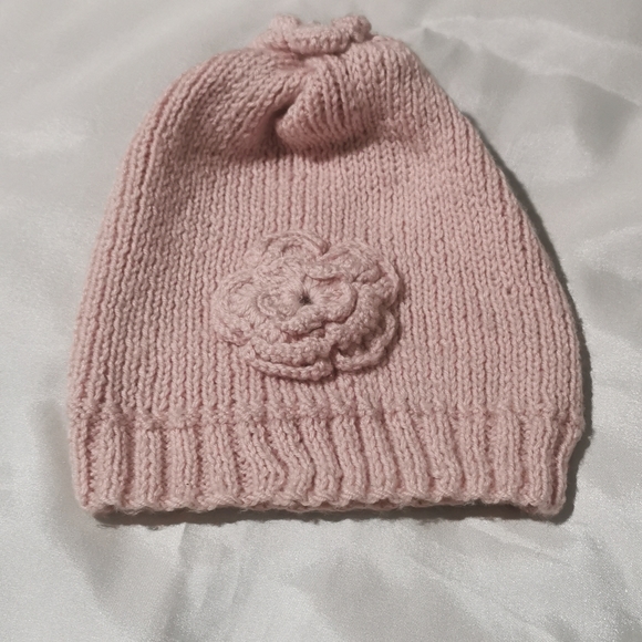 New Handmade infinity scarf and hat set. - Picture 4 of 10